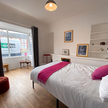 4-Bedroom Home - Perfect For Those Working In Bridgend - By Tailored Accommodation Экстерьер фото