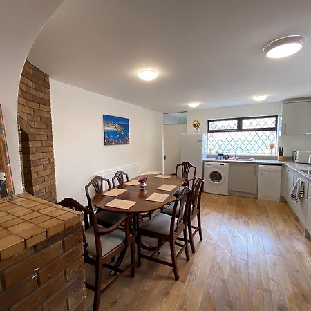 4-Bedroom Home - Perfect For Those Working In Bridgend - By Tailored Accommodation Экстерьер фото