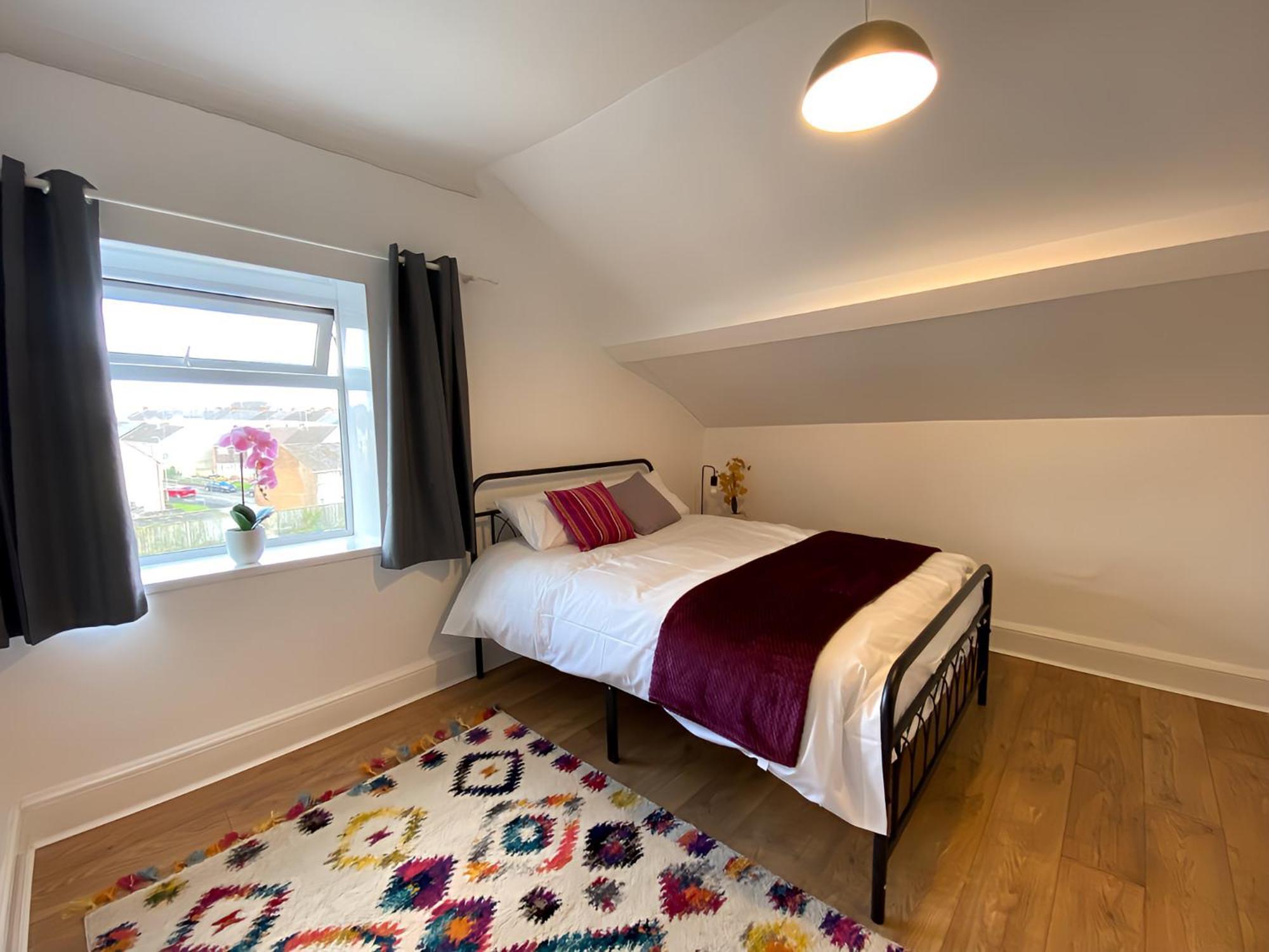 4-Bedroom Home - Perfect For Those Working In Bridgend - By Tailored Accommodation Экстерьер фото