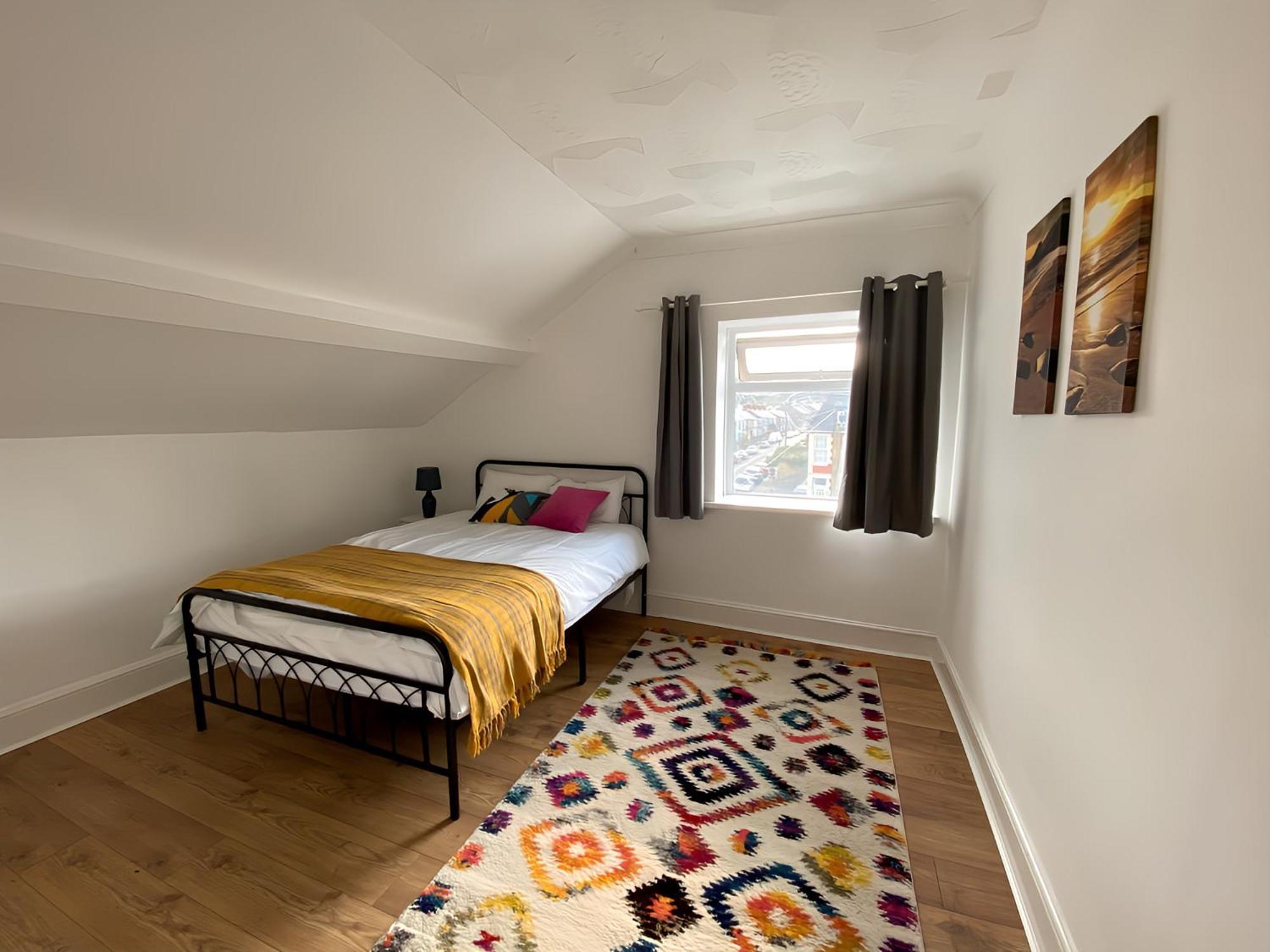 4-Bedroom Home - Perfect For Those Working In Bridgend - By Tailored Accommodation Экстерьер фото